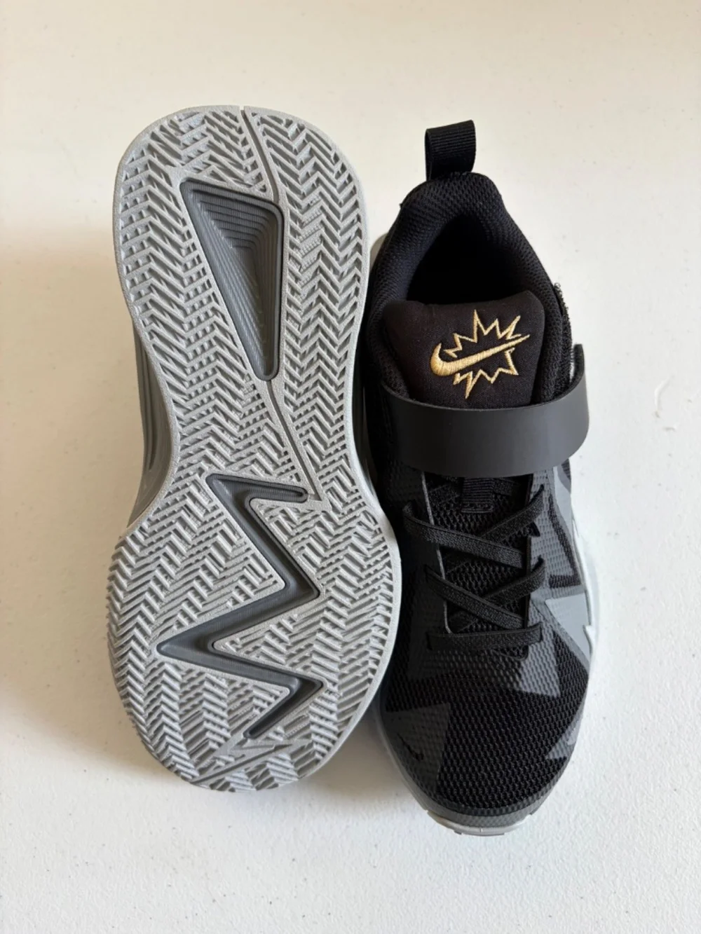 Nike S.T. Dynamite Kids Basketball Shoes Black Grey Gold Size 3Y